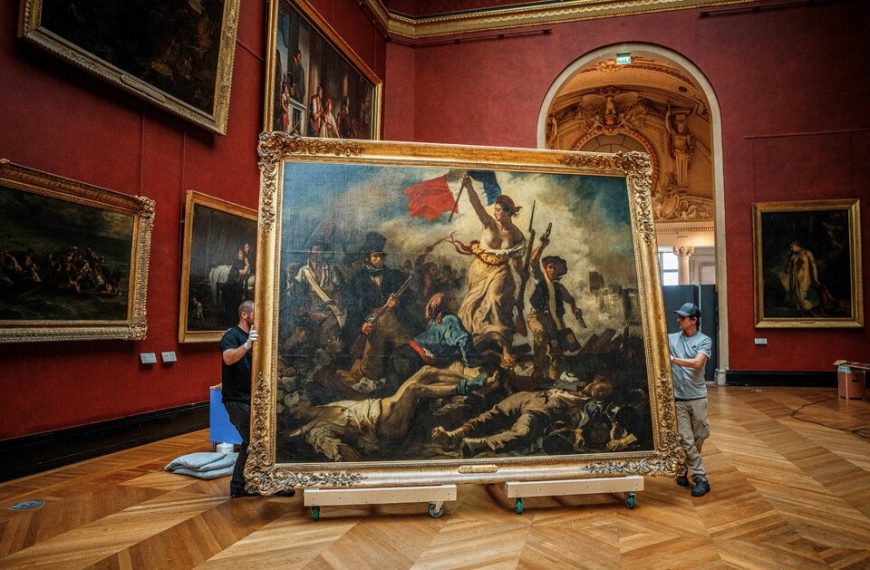 Retiraron «La libertad guiando al pueblo» del Museo del Louvre para tareas de restauración